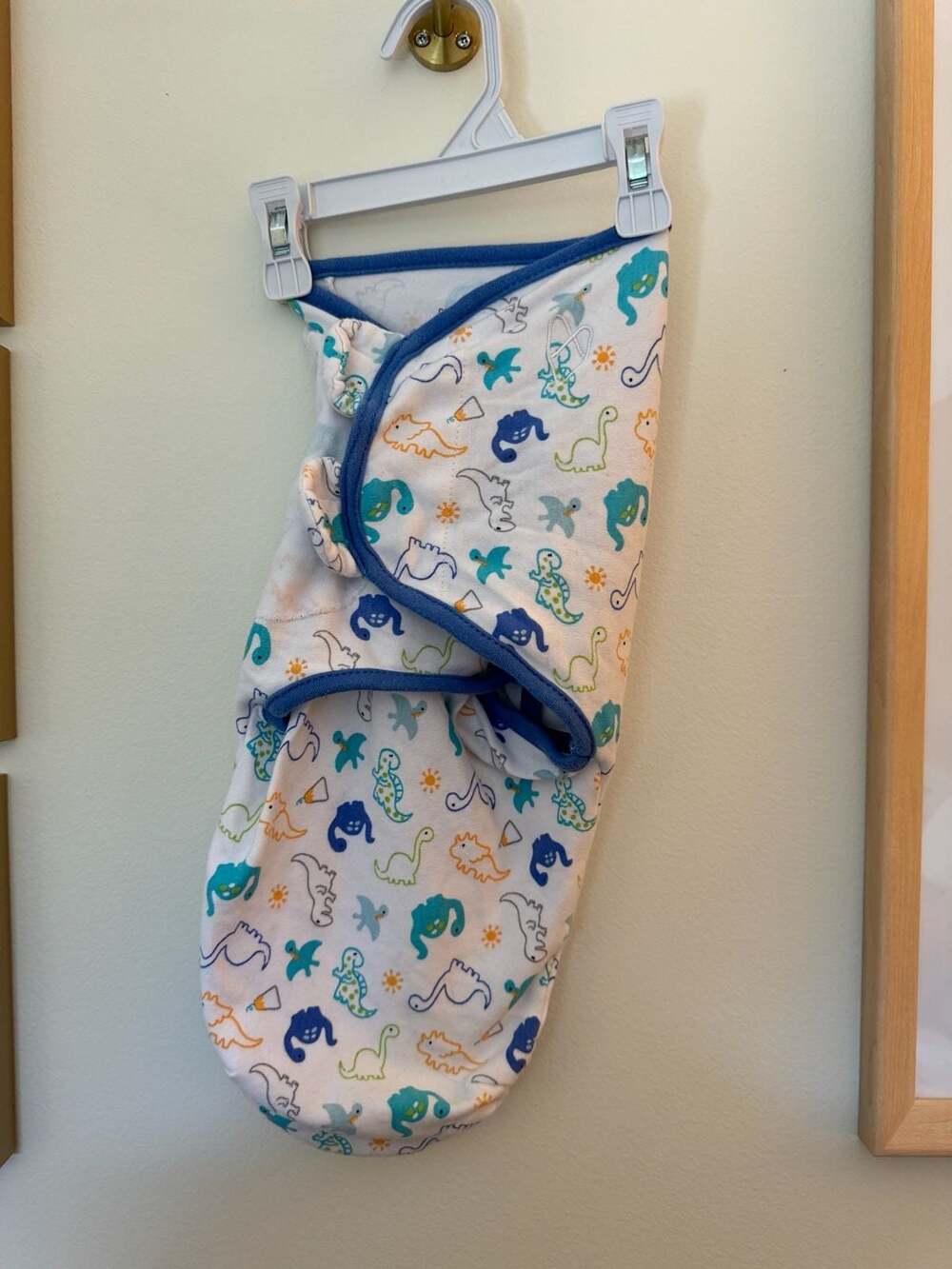 SwaddleMe Original Swaddle Size SM/MED White Dinosaur Cotton